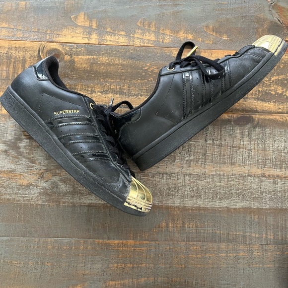 Adidas Black Superstar 80’s Sneakers with Gold metal toe - out of stock online - Picture 2 of 4